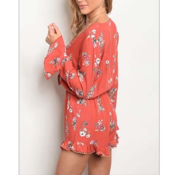 Romper in Floral Print - Picture 2 of 7